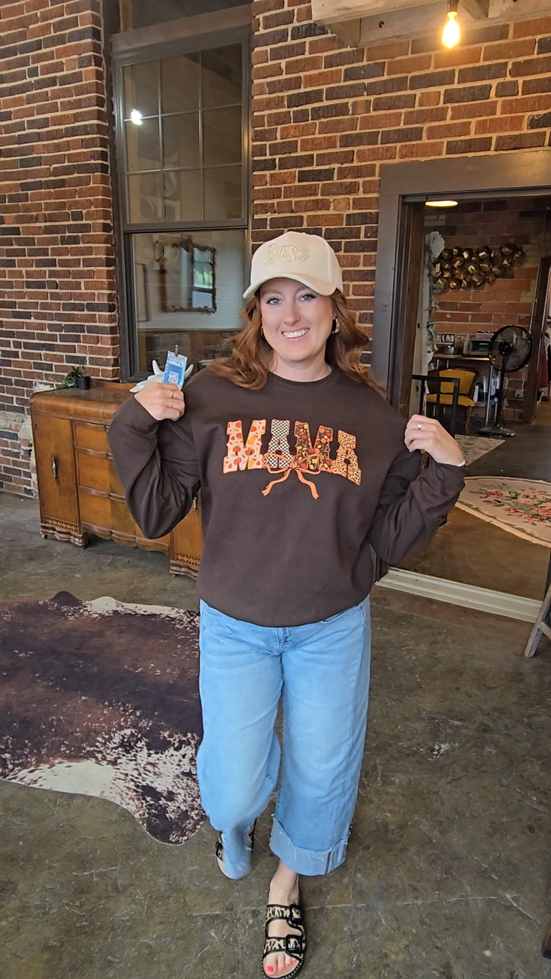 MAMA Crewneck